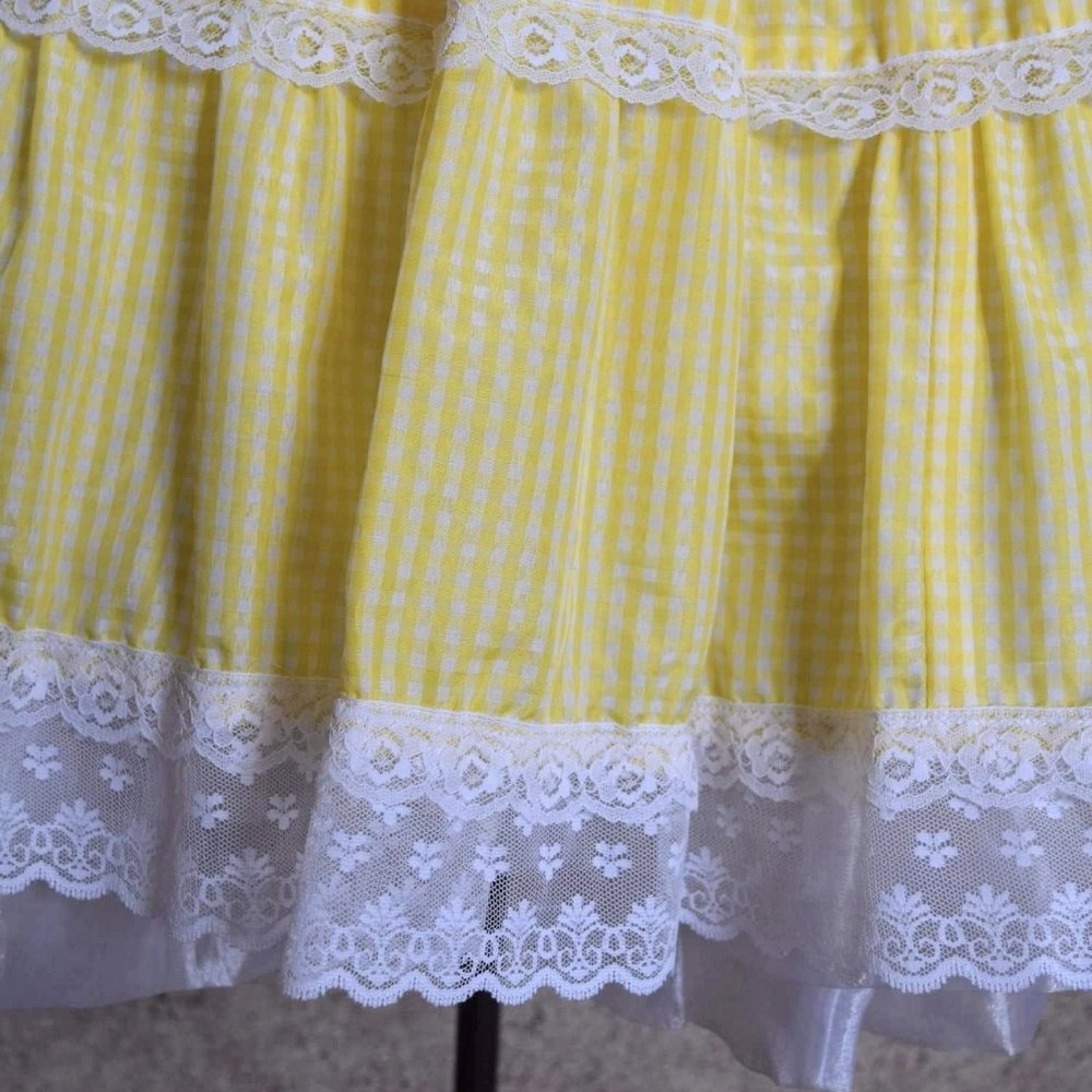 Underbust Corset with Tier Skirt - Picture 5 of 8
